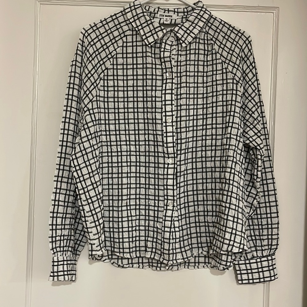 Women’s long sleeve medium STEVE MADDEN shirt.